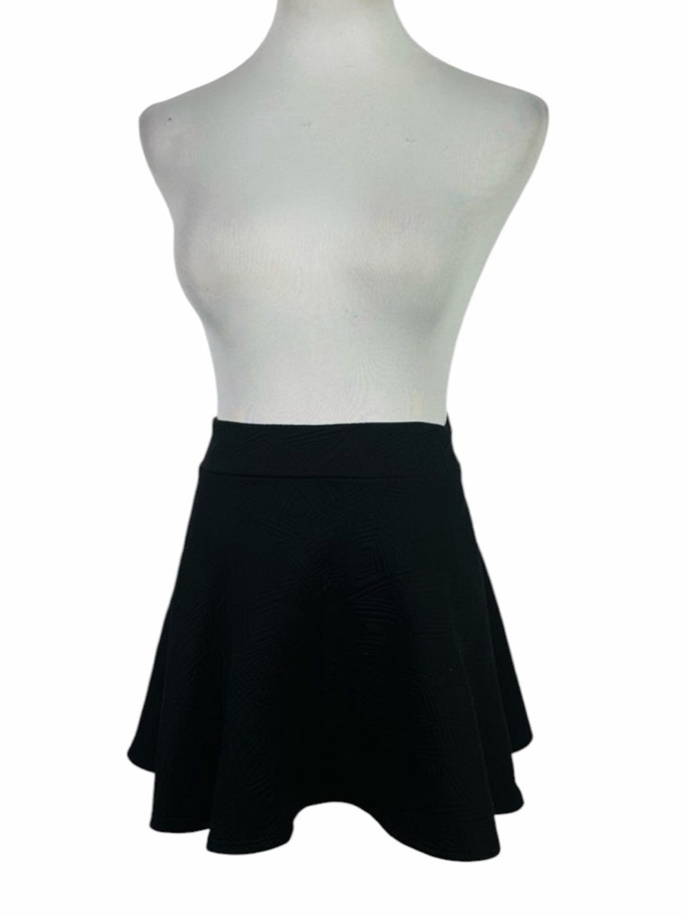 10/$25🦋 Fashion Magazine Black Textured Circle Skater Mini Skirt  - Size Small